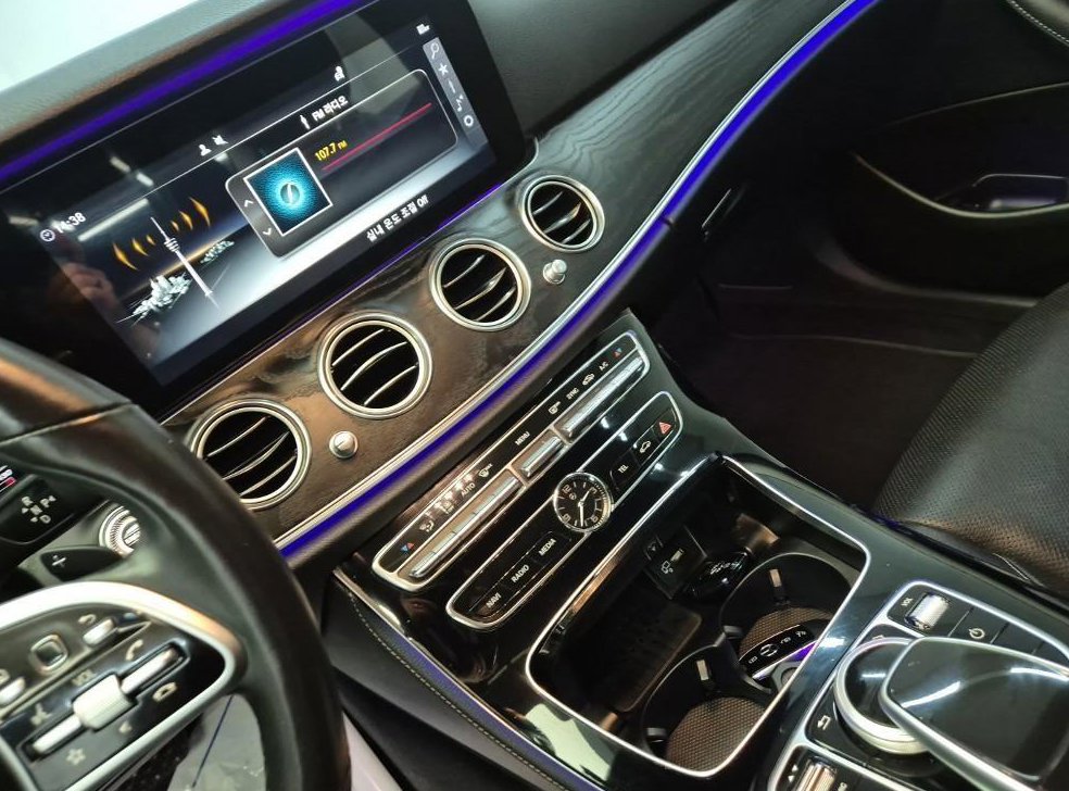 벤츠 E 클래스 E300 4MATIC 아방가르드 사진 10