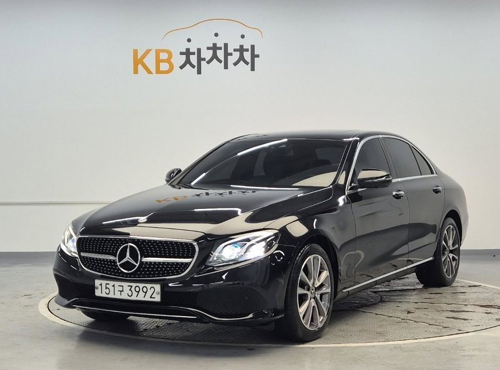 벤츠 E 클래스 E300 4MATIC 아방가르드 사진 2