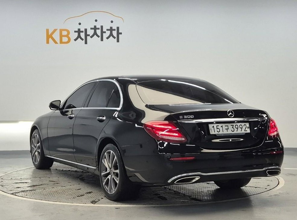 벤츠 E 클래스 E300 4MATIC 아방가르드 사진 3