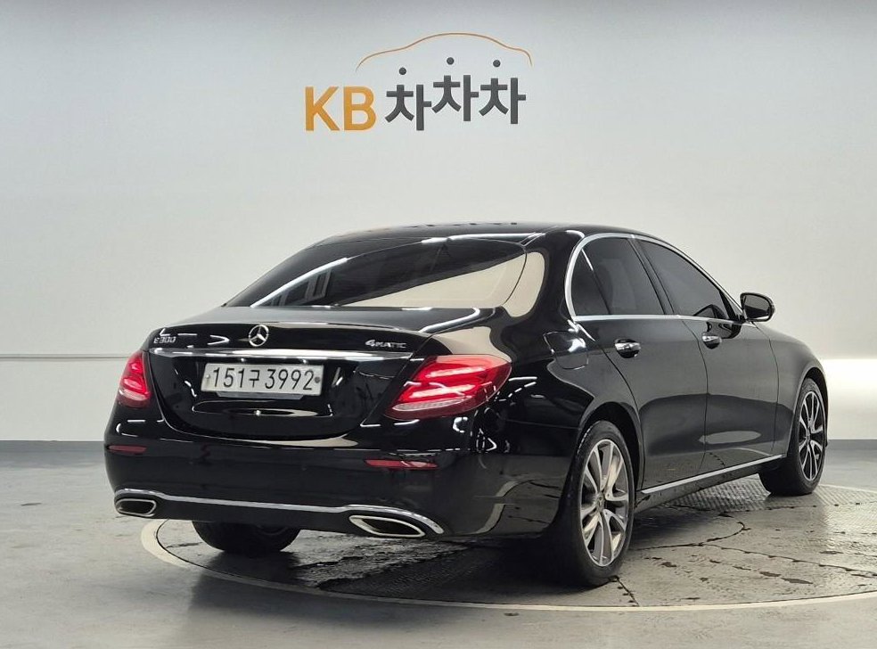 벤츠 E 클래스 E300 4MATIC 아방가르드 사진 4