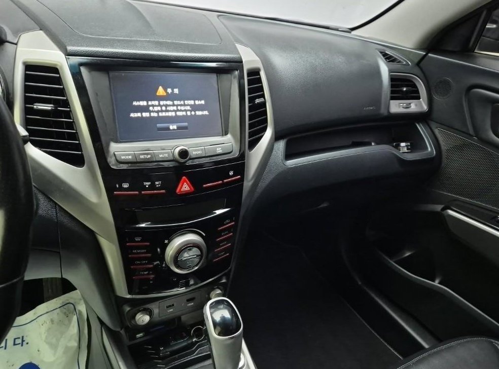 KG모빌리티(쌍용)  티볼리 디젤 2WD 1.6 VX 사진 4