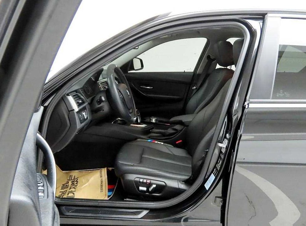 BMW 3시리즈 320d 사진 13