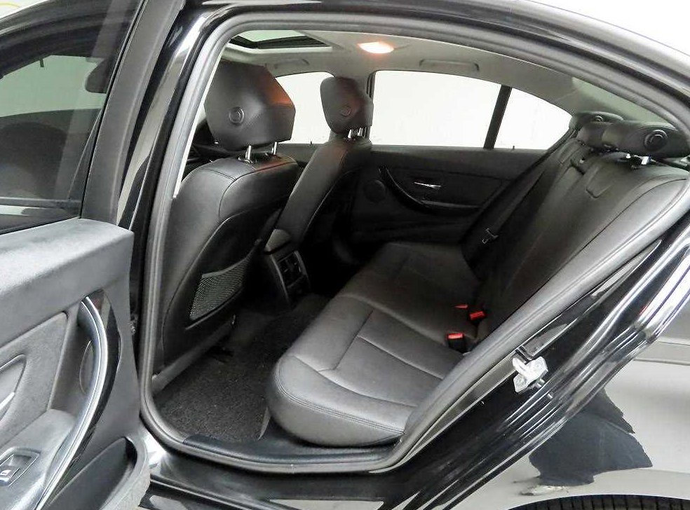 BMW 3시리즈 320d 사진 14