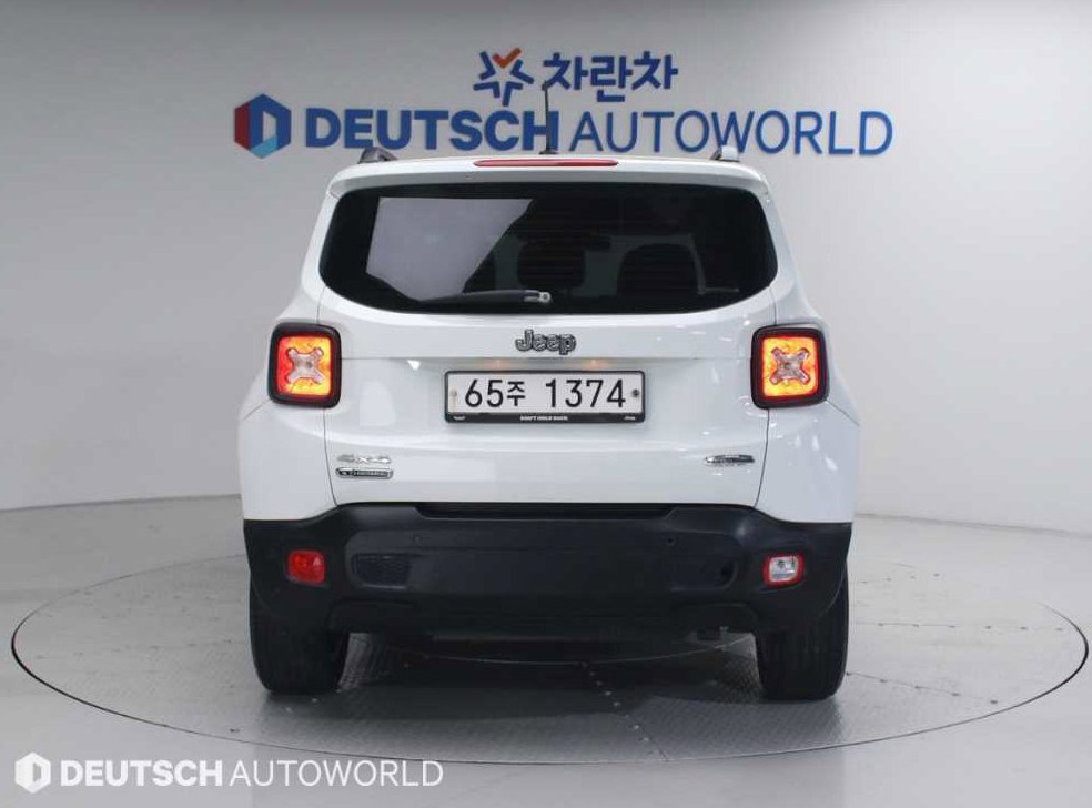 지프 레니게이드 2.0 디젤 론지튜드 AWD 사진 4