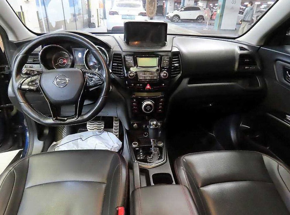 KG모빌리티(쌍용)  티볼리 4WD 디젤 1.6 RX 사진 10