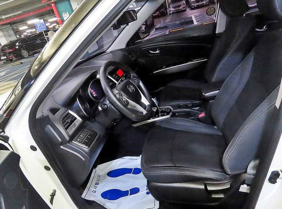 KG모빌리티(쌍용)  티볼리 가솔린 2WD 1.6 TX 사진 6