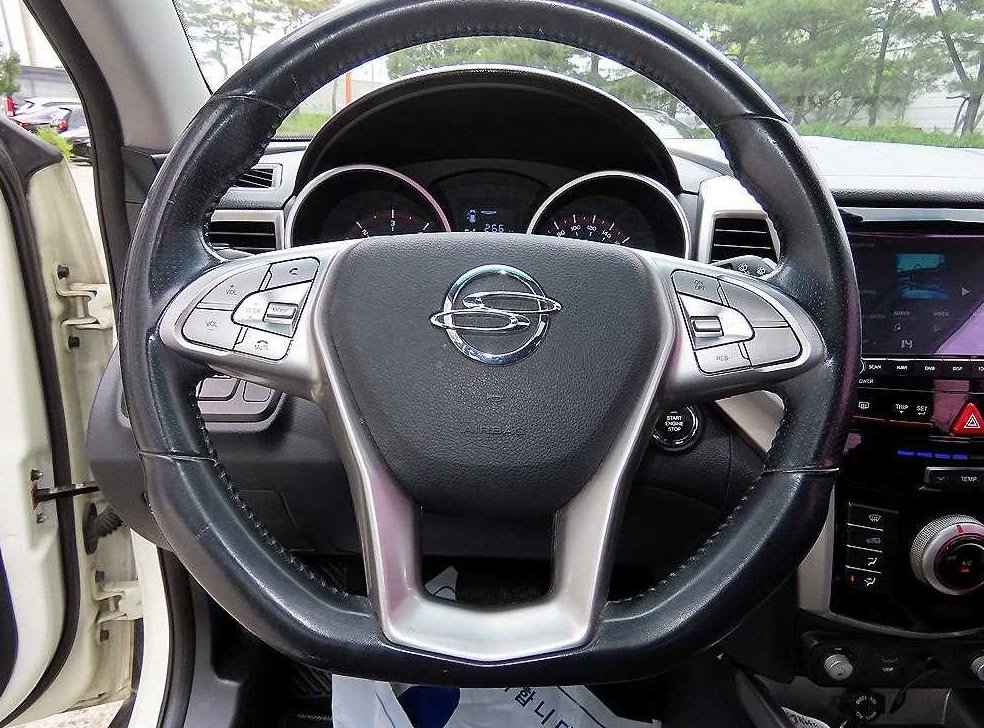 KG모빌리티(쌍용)  티볼리 디젤 2WD 1.6 VX 사진 8