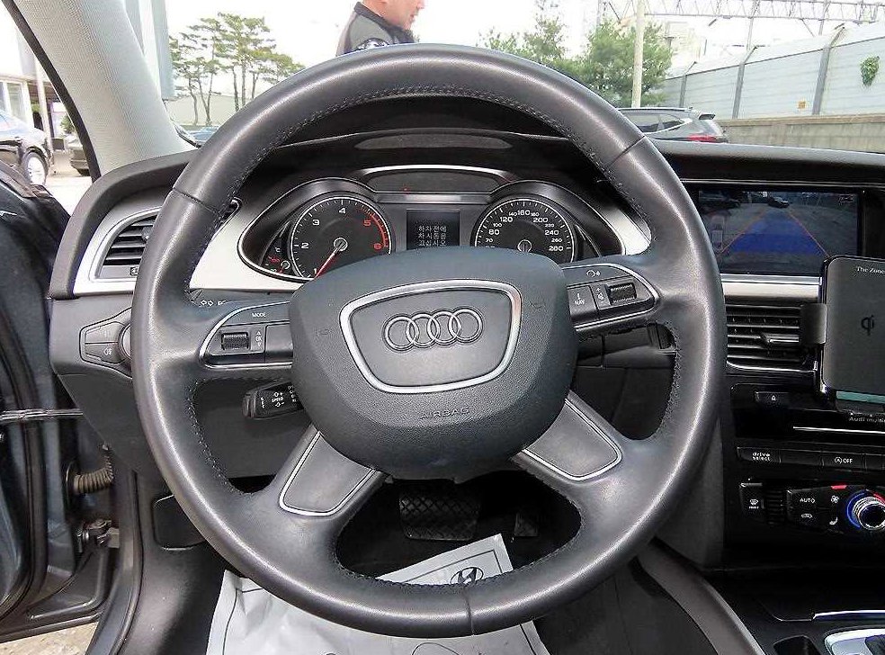 아우디 A4 2.0 TDI 사진 8