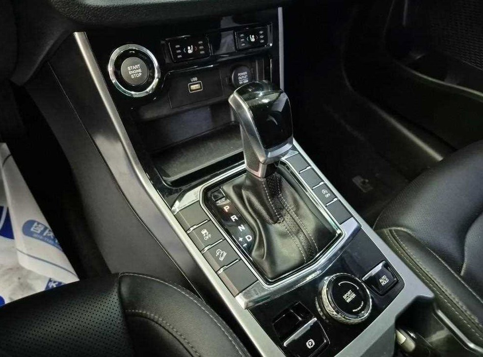 KG모빌리티(쌍용)  코란도 2WD 디젤 1.6 딜라이트 사진 8