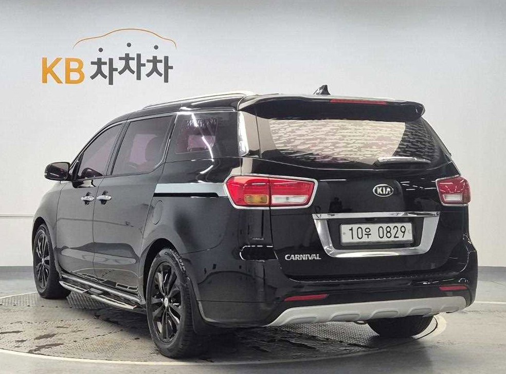 기아 카니발 디젤 9인승 프레스티지 사진 2