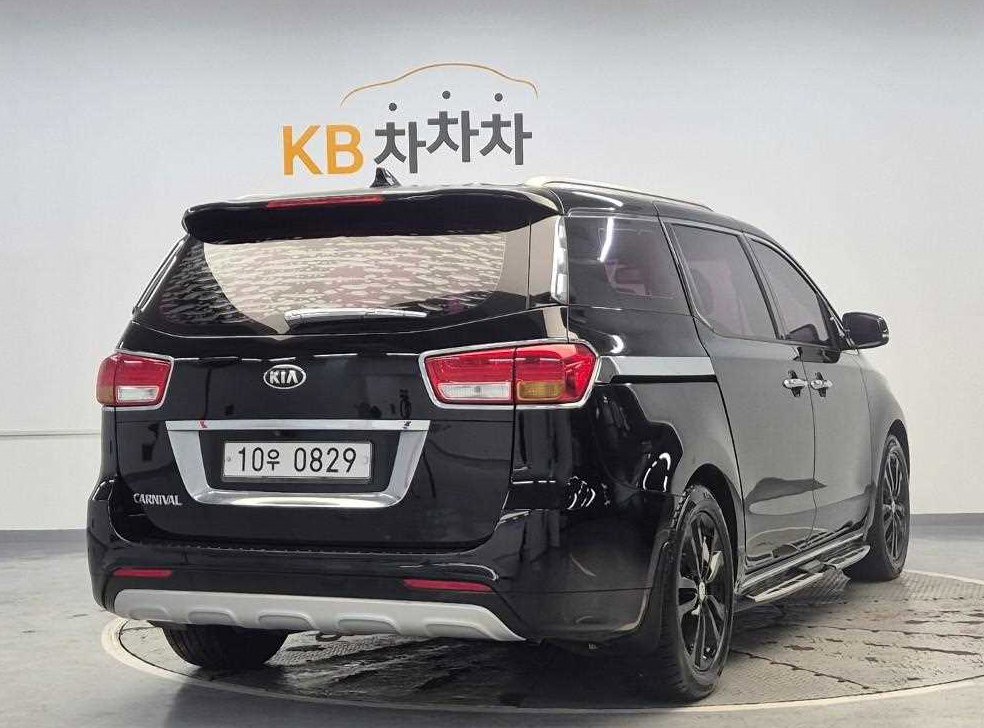 기아 카니발 디젤 9인승 프레스티지 사진 3