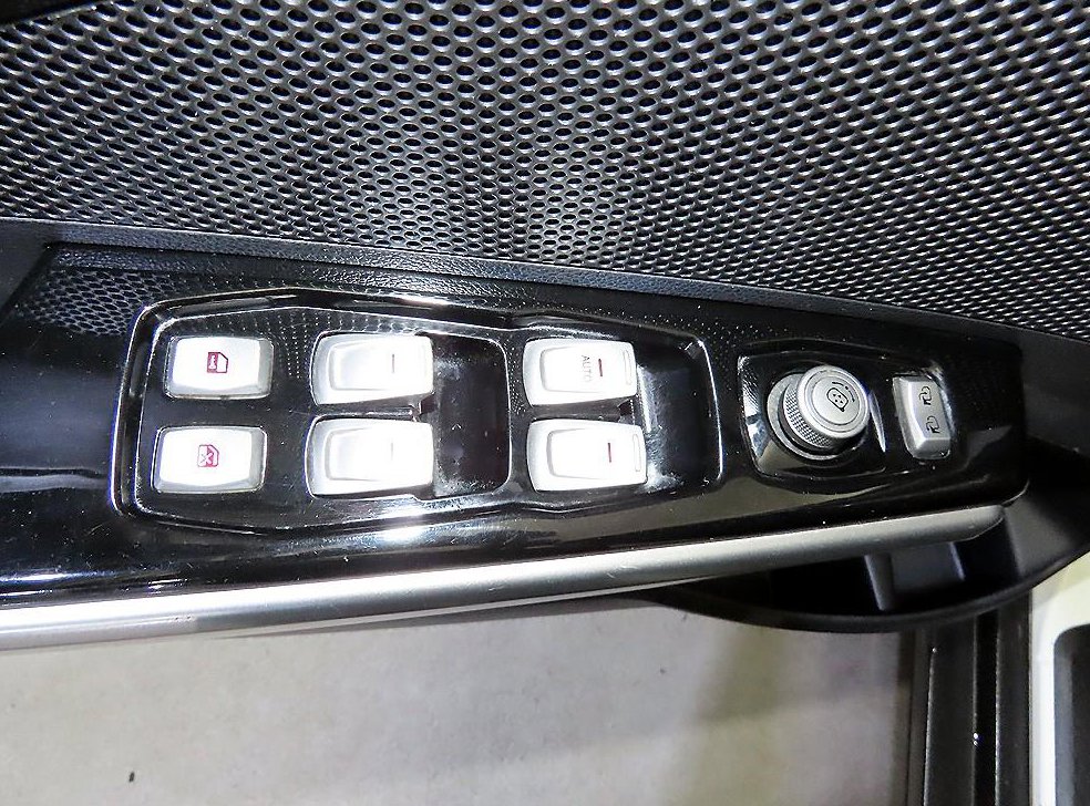 KG모빌리티(쌍용)  티볼리 가솔린 2WD 1.6 LX 사진 13