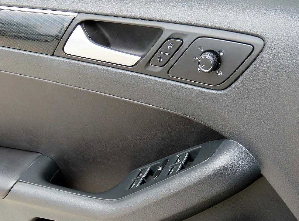 폭스바겐 제타 2.0 TDI 블루모션 프리미엄 사진 11