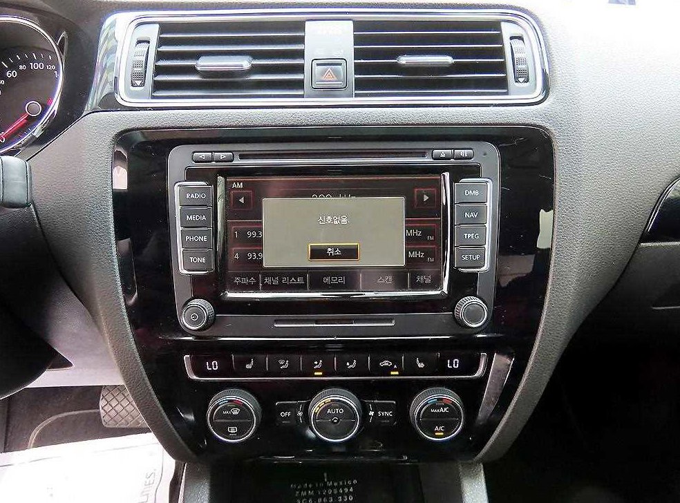 폭스바겐 제타 2.0 TDI 블루모션 프리미엄 사진 13