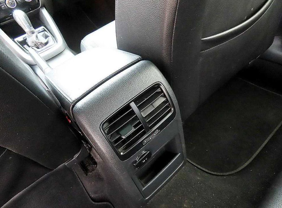 폭스바겐 제타 2.0 TDI 블루모션 프리미엄 사진 17