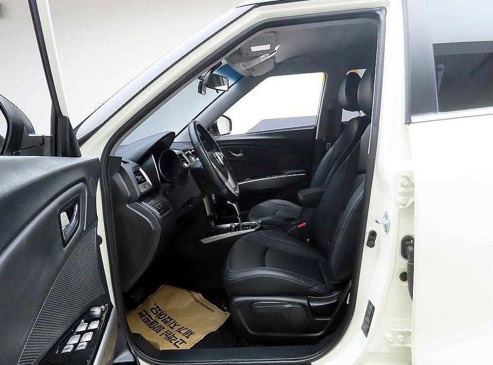 KG모빌리티(쌍용)  티볼리 디젤 2WD 1.6 VX 사진 13
