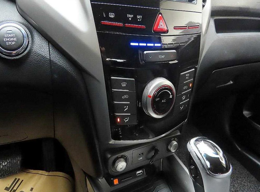 KG모빌리티(쌍용)  티볼리 디젤 2WD 1.6 VX 사진 16
