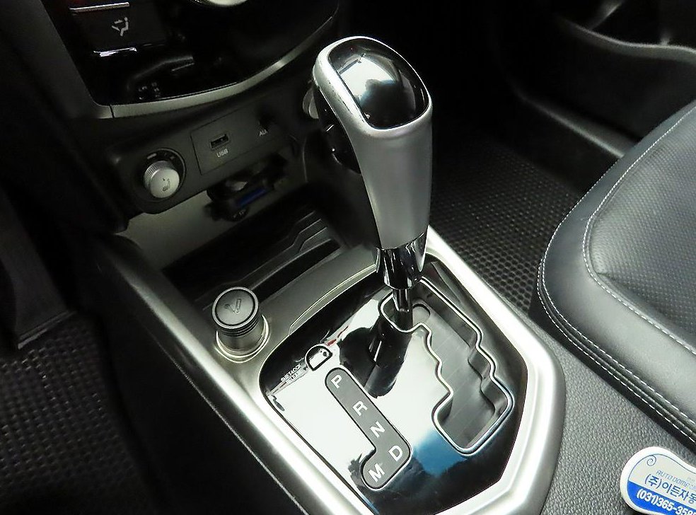 KG모빌리티(쌍용)  티볼리 디젤 2WD 1.6 LX 사진 10