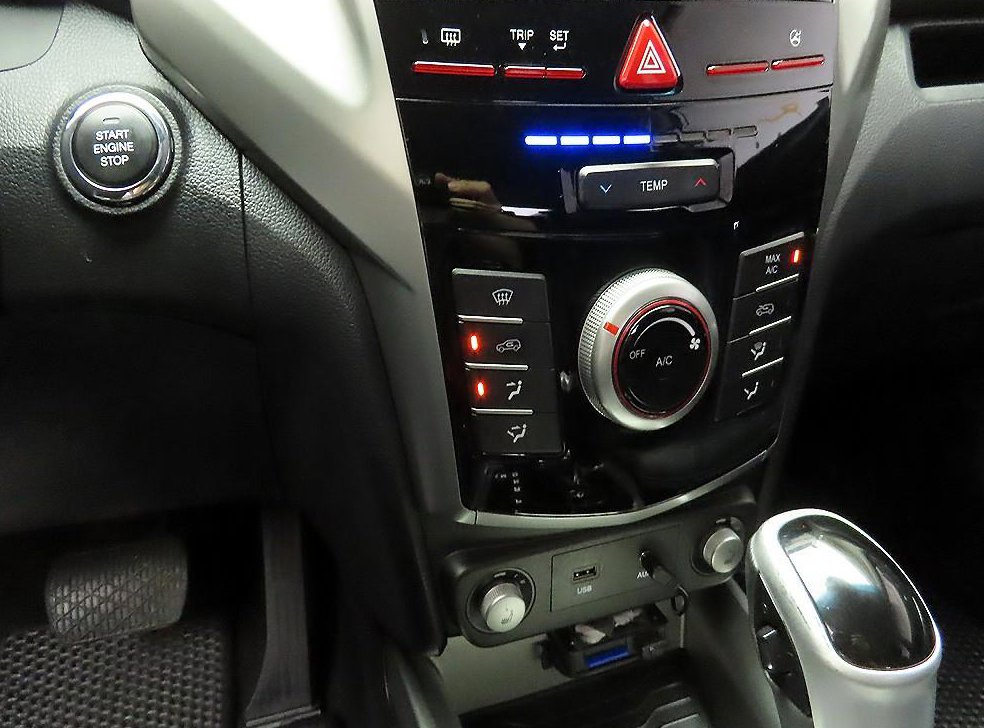 KG모빌리티(쌍용)  티볼리 디젤 2WD 1.6 LX 사진 16