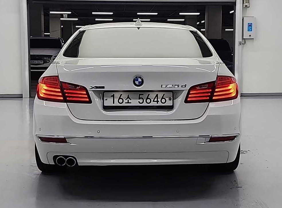 BMW 5시리즈 520d xDrive 럭셔리 사진 3