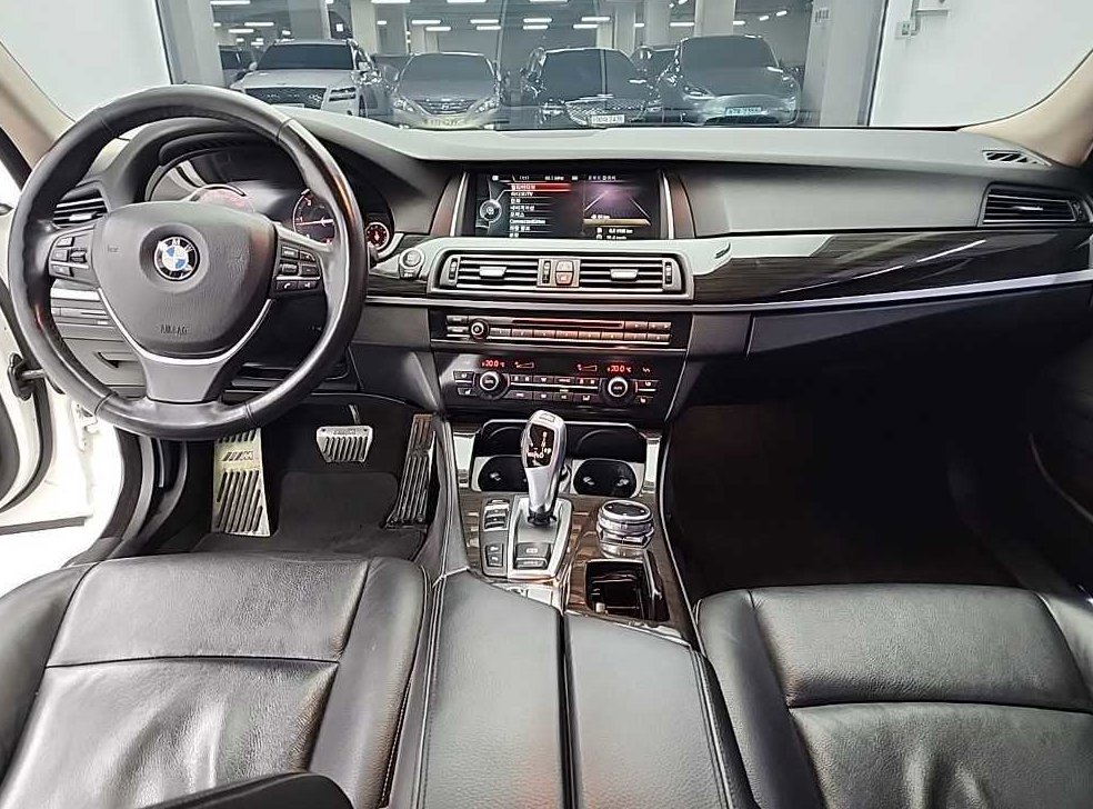 BMW 5시리즈 520d xDrive 럭셔리 사진 7