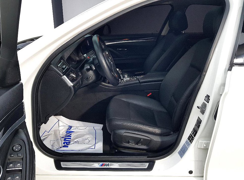 BMW 5시리즈 520d xDrive M 에어로다이나믹 프로 사진 8