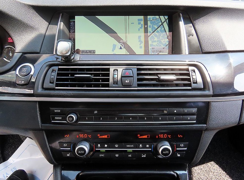 BMW 5시리즈 520d xDrive 사진 14