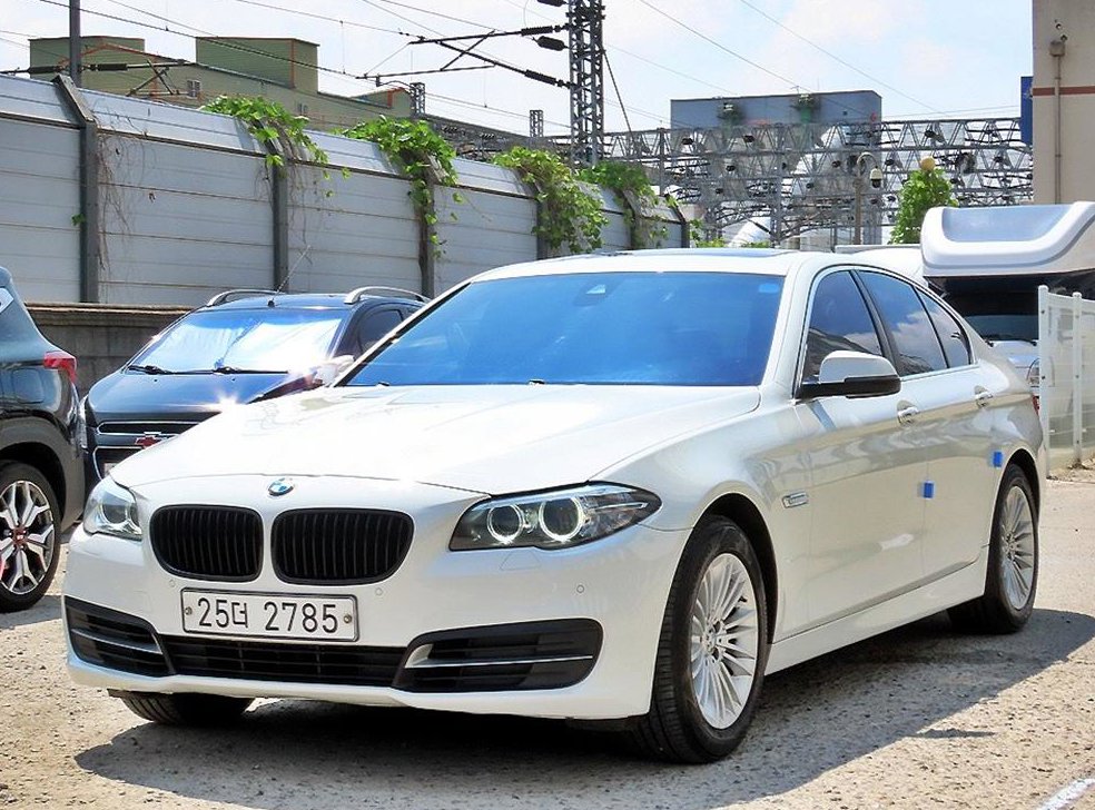 BMW 5시리즈 520d xDrive 사진 2