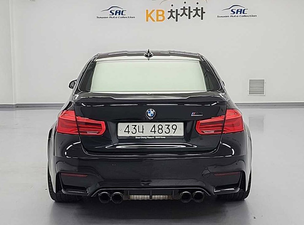 BMW 3시리즈 M3 세단 컴패티션 사진 3