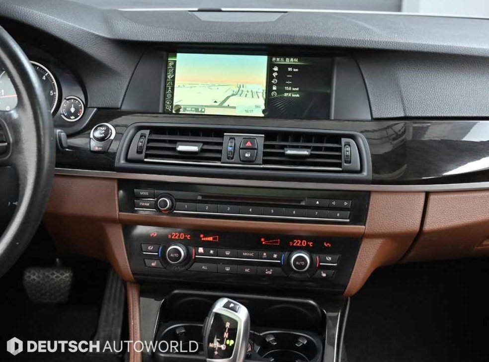 BMW 5시리즈 520d 사진 14
