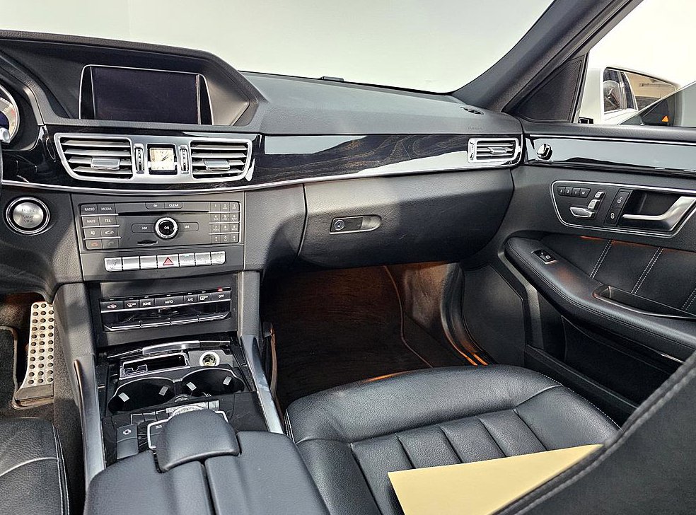 벤츠 E 클래스 E250 블루텍 4MATIC 아방가르드 사진 10
