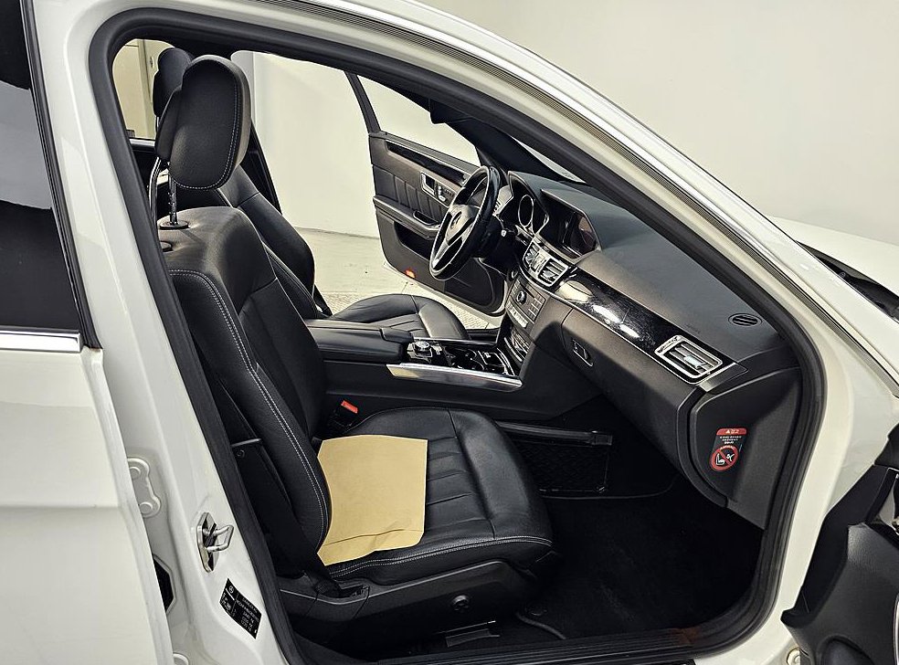 벤츠 E 클래스 E250 블루텍 4MATIC 아방가르드 사진 11