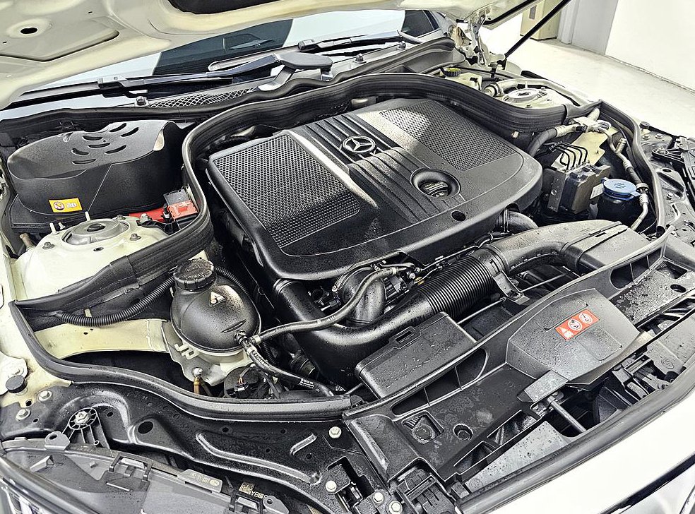 벤츠 E 클래스 E250 블루텍 4MATIC 아방가르드 사진 6