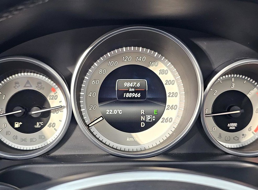벤츠 E 클래스 E250 블루텍 4MATIC 아방가르드 사진 7