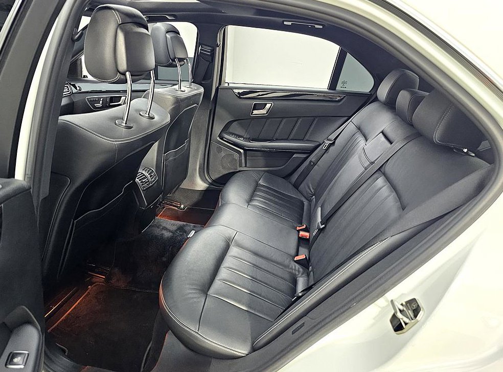 벤츠 E 클래스 E250 블루텍 4MATIC 아방가르드 사진 9