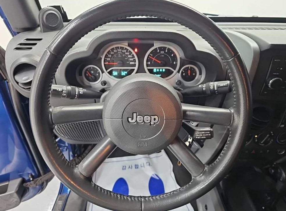 지프 랭글러 2.8 루비콘 4DR 사진 9
