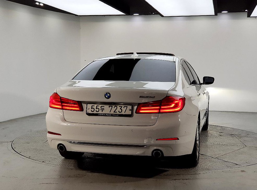 BMW 5시리즈 520d 럭셔리 스페셜 에디션 사진 3