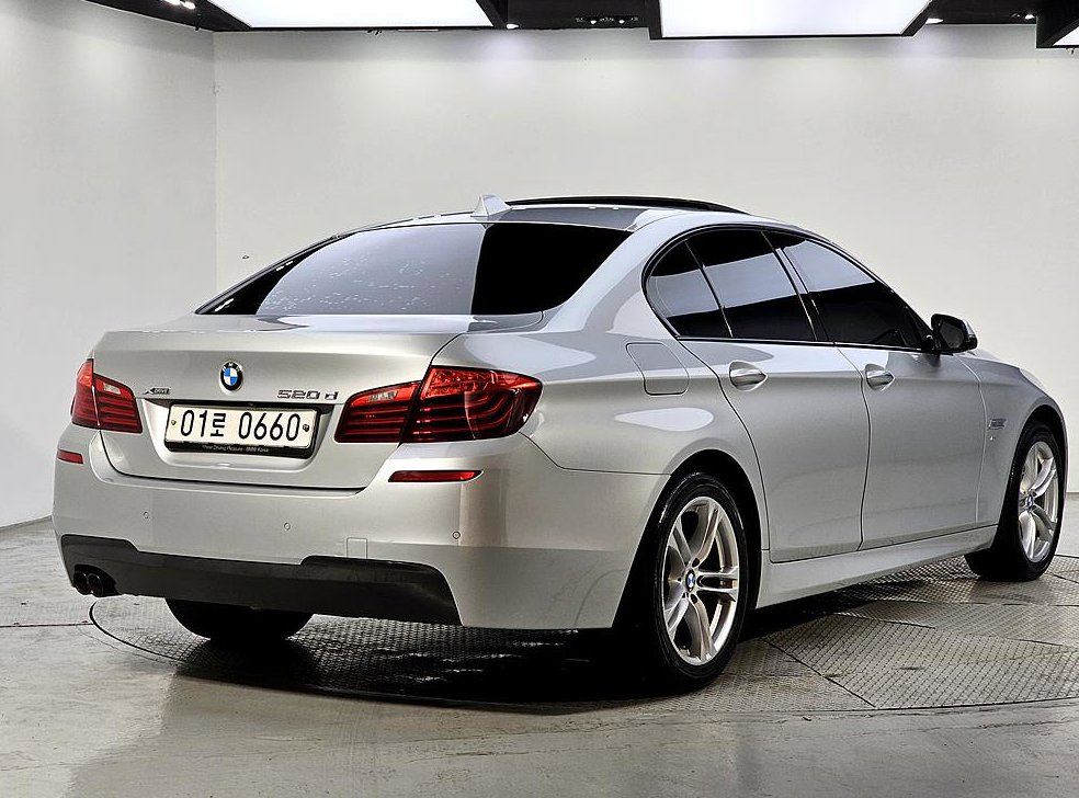 BMW 5시리즈 520d xDrive M 에어로다이나믹 프로 사진 4