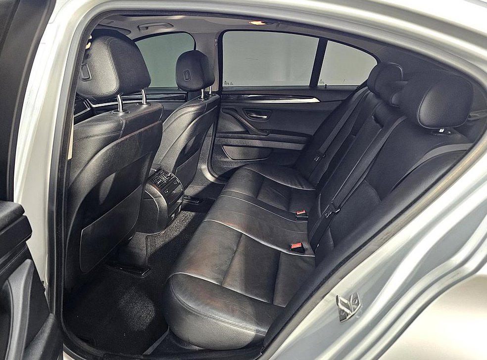 BMW 5시리즈 520d xDrive M 에어로다이나믹 프로 사진 9