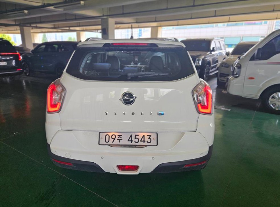 KG모빌리티(쌍용)  티볼리 디젤 2WD 1.6 VX 사진 4