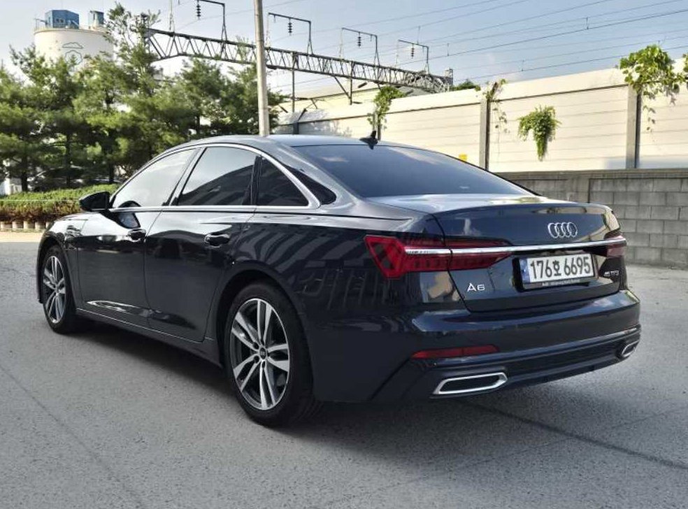아우디 A6 45 TFSI 프리미엄 사진 8