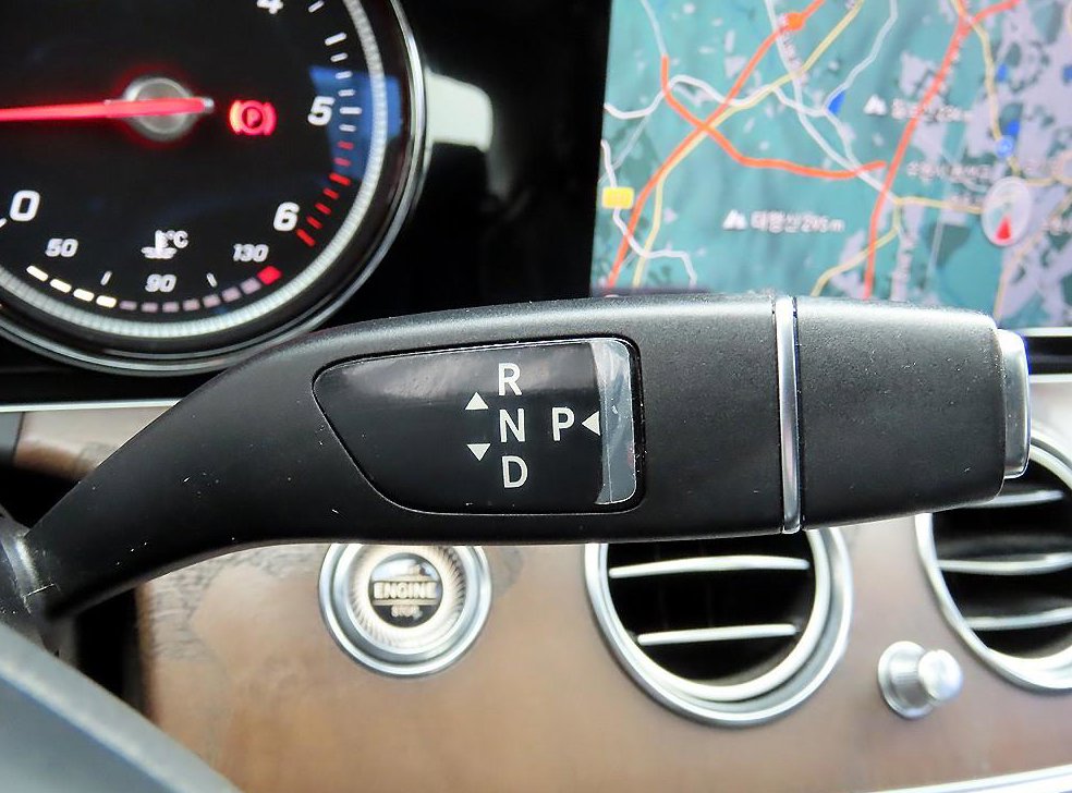 벤츠 E 클래스 E220d 4MATIC 익스클루시브 사진 11