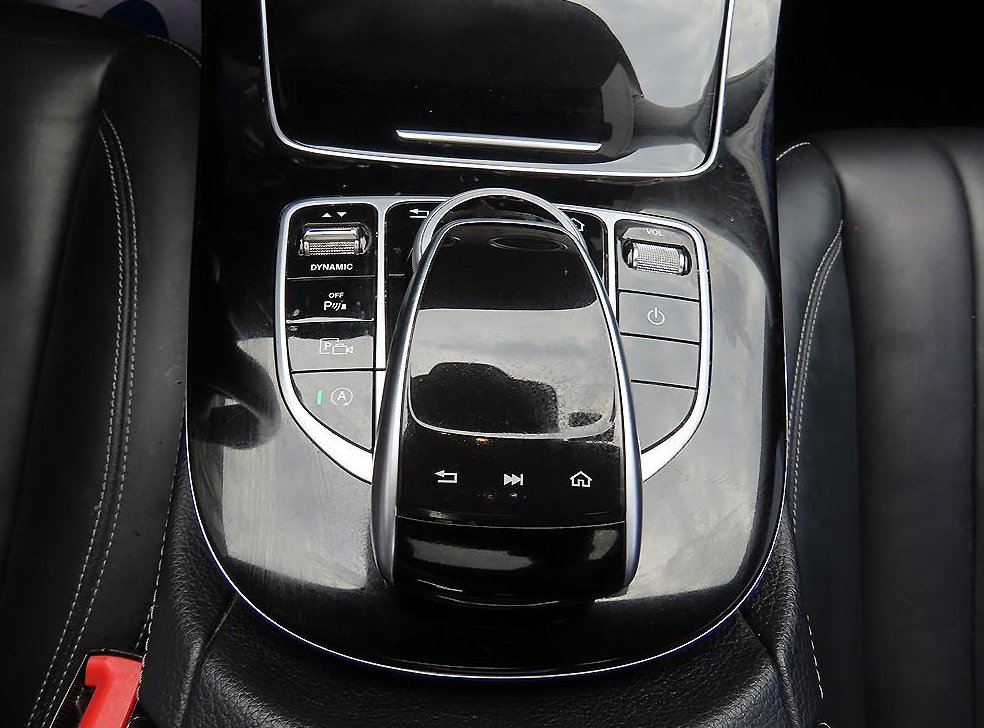 벤츠 E 클래스 E220d 4MATIC 익스클루시브 사진 14