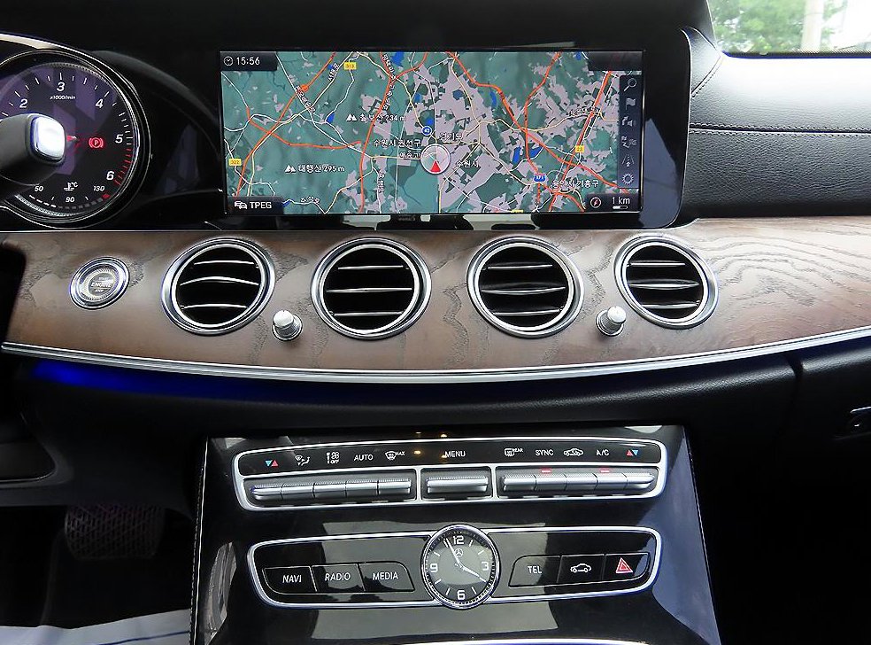 벤츠 E 클래스 E220d 4MATIC 익스클루시브 사진 15