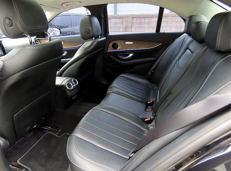 벤츠 E 클래스 E220d 4MATIC 익스클루시브 사진 6