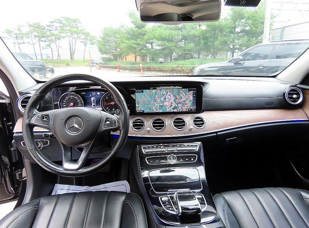 벤츠 E 클래스 E220d 4MATIC 익스클루시브 사진 7