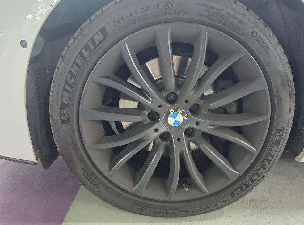 BMW 5시리즈 528i xDrive M 에어로 다이나믹 사진 12