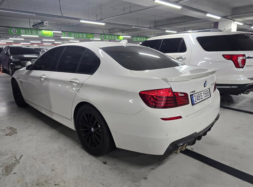 BMW 5시리즈 528i xDrive M 에어로 다이나믹 사진 5