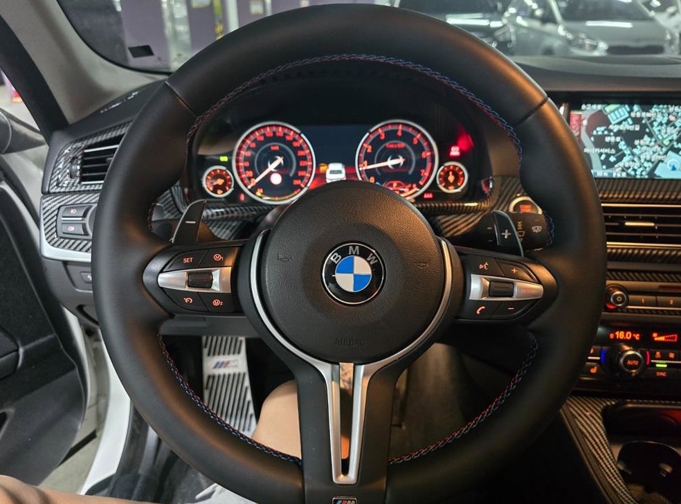 BMW 5시리즈 528i xDrive M 에어로 다이나믹 사진 8