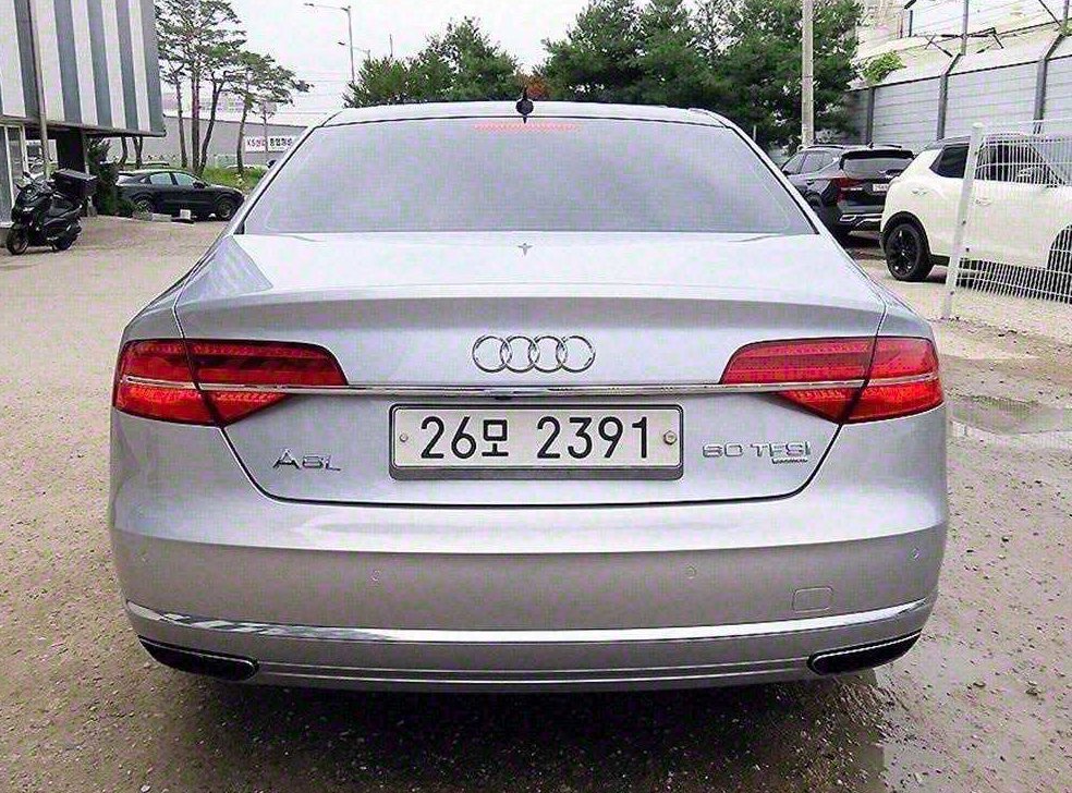 아우디 A8 60 TFSI 콰트로 LWB 사진 3